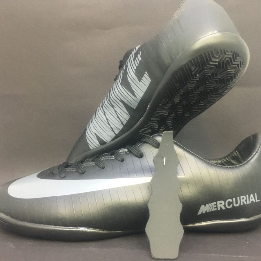 کفش فوتسال حرفه ای مناسب سالن