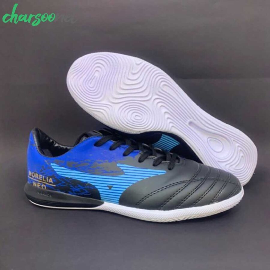 کفش مخصوص فوتسال در سالن