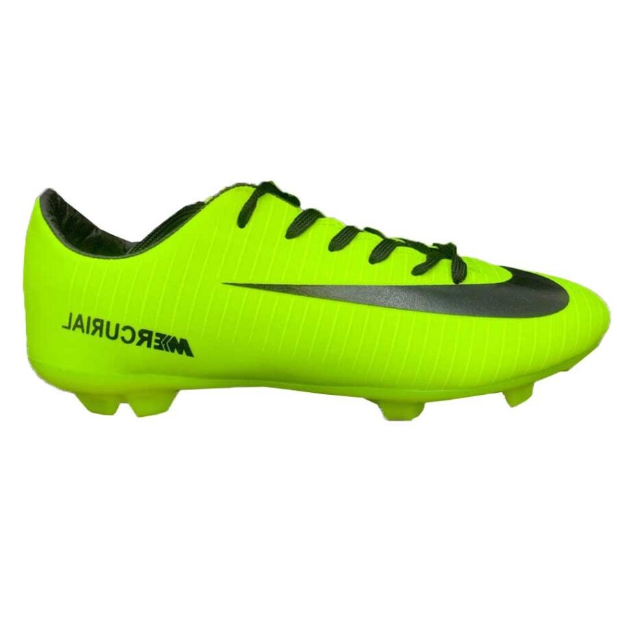 استوک حرفه ای مخصوص فوتبال در چمن طبیعی